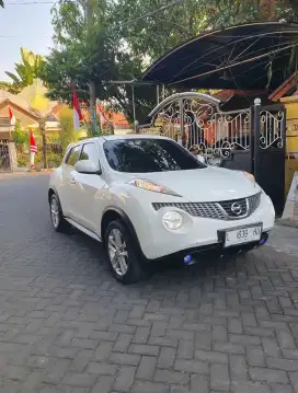 [Gress Mobil Kutisari]Nissan Juke RX AT Red interior Tahun 2013