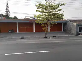Disewakan bangunan ruko luas