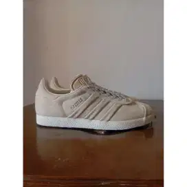 Sepatu Adidas Gazelle size 40