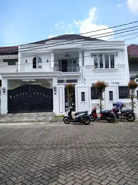 Dijual/Sewa Rumah Modern Klasik Eramas 2000 Jaktim