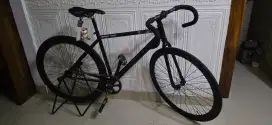 Sepeda Fixie hitam