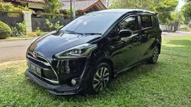 Toyota Sienta Q at th.2016 hitam