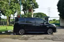 Toyota voxy CBU Japan top kondisi