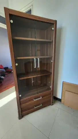 Lemari Pajangan Kaca