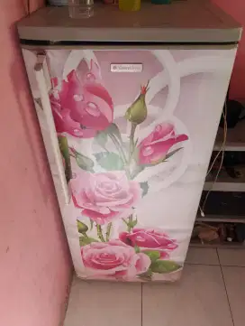 Dijual kulkas merk Electrolux nominus Ori
