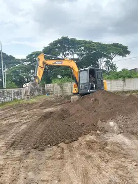 Excavator HARIAN PC 75/78/200 include OPERATOR