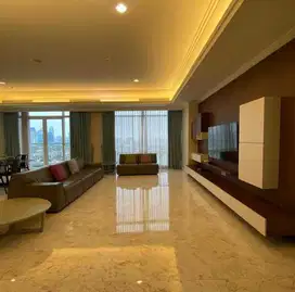 Disewa Apartment Botanica Simprug uk 288m2 3+1BR Pool view at Jakarta