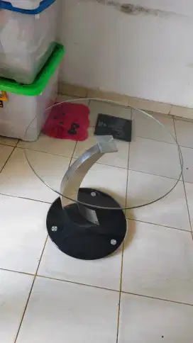 Meja kaca Bundar