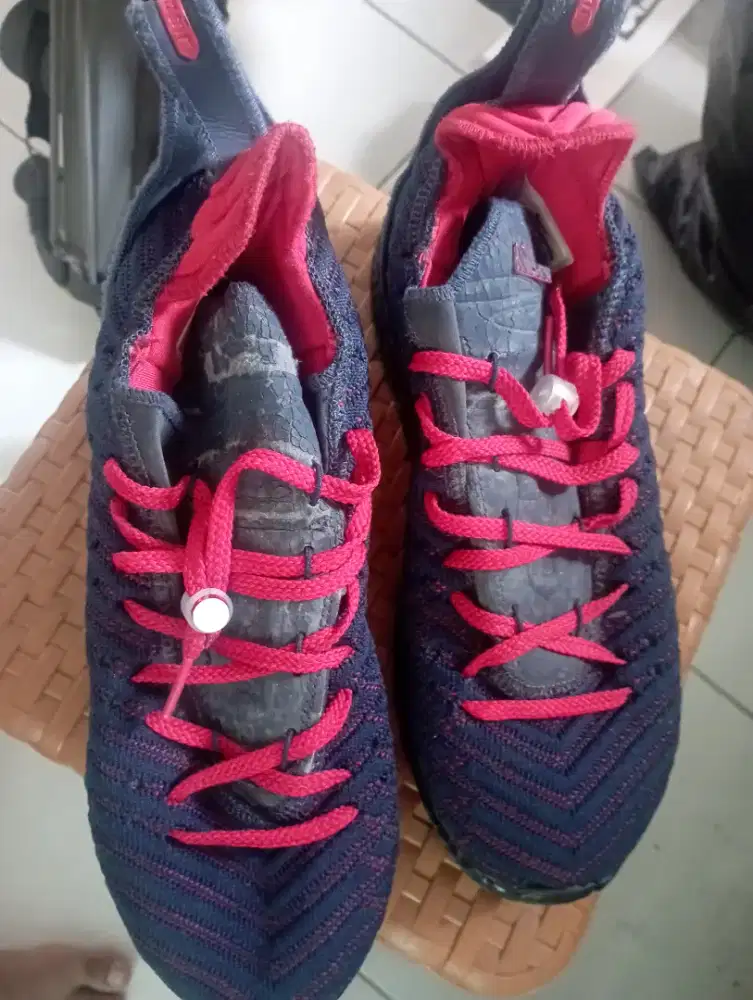 Sepatu jogging nike