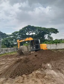 Excavator HARIAN PC 75/78/200 include OPERATOR