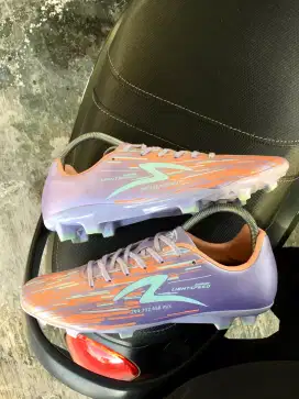 Sepatu Bola Specs