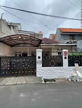 Rumah Strategis di Kebon Jeruk Dekat RS permata Hijau Kebayoran Jakbar