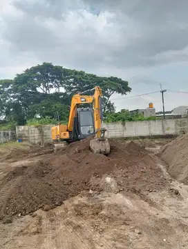 Excavator HARIAN PC 75/78/200 include OPERATOR