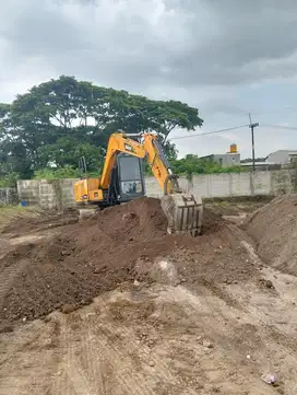 Excavator HARIAN PC 75/78/200 include OPERATOR