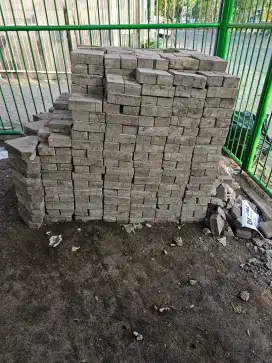 Paving balok bekas pakai di raya kenjeran