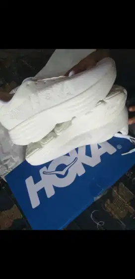Sepatu running hoxa