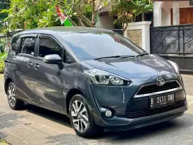 Toyota Sienta V 1.5 AT 2016 Abu  NEGO SAMPE JADI