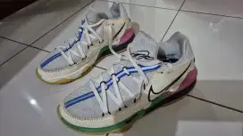 Sepatu basket authentic Nike Lebron James glowing in the dark