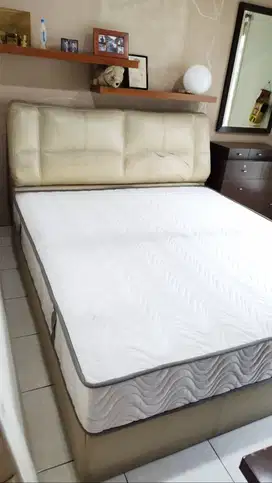 Tempat tidur Cellini Bed frame dan matras bekas
