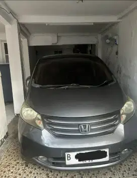 Di jual mobil honda freed thn 2011 terawat