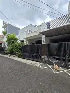 Dijual murah rumah full furnished dalam komplek di Rawamangun