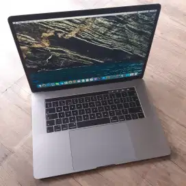 Macbook pro 2018 layar 15 inch ram 16gb ssd 256 core i7 dual vga