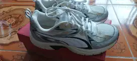 Sepatu PUMA milenio tech size 38