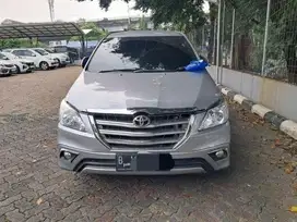 DP MURAH Toyota Kijang Innova 2.0 V Luxury Bensin-MT 2014 Silver CUYLB