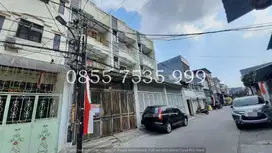 RUMAH SIAP HUNI 3.5LANTAI DI JELAMBAR JAKARTA BARAT SEMI FURNISH