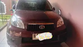 Dijual toyota  rush 2014 maroon pemakaian dalam kota
