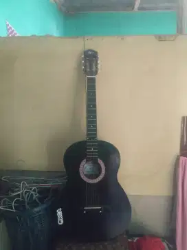 gitar dari orca klo minat bisa cek di lokasi