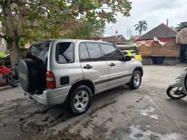Suzuki Escudo 1.500 cc, Tahun 2005,