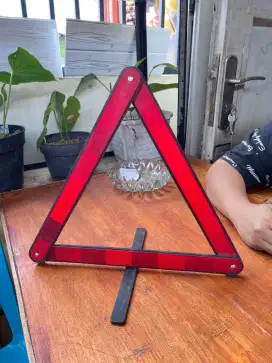 Segitiga Pengaman Mobil