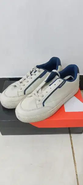 Sepatu Airwalk Cream/Navy size 42