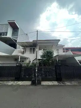 Dijual Rumah asri siap huni dekat LRT Pulo mas Jakarta timur