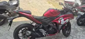 Yamaha R25 merah putih