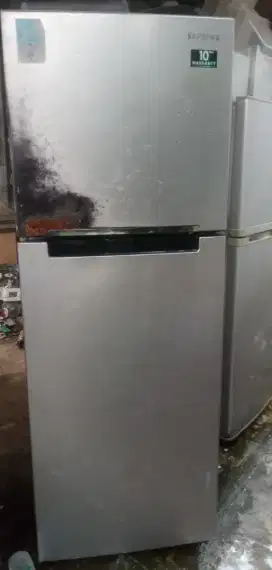 Kulkas 2pintu merek samsung
