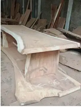 Meja makan kayu meh / trembesi kursi 8