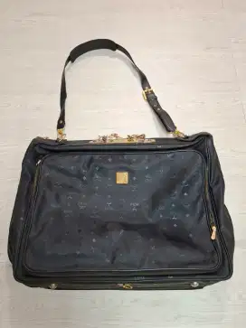 Tas baju jas merk MCM bisa untuk travel