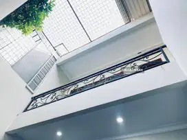 Sewa Rumah Mewah di Jagakarsa 4 Kamar Mandi Dalam, Full AC Semua Kamar