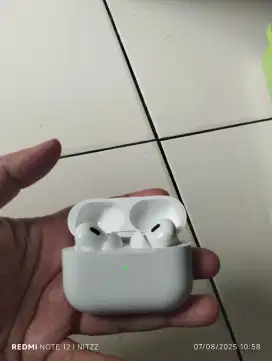 Apple airpods pro gen-2 dengan usb C