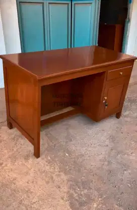 Meja kantor minimalis jati