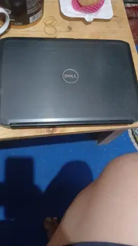 Di jual laptop dan speaker laptop