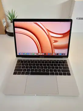 MACBOOK PRO 2017 NON TOUCHBAR 13 INCH i5 RAM 16 SSD 256