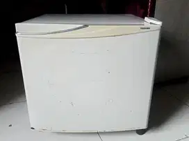 Kulkas mini merk toshiba normal siap kirim