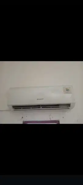 AC Sharp 1/2 pk masih terpasang