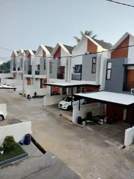 DISEWAKAN RUMAH 2 LANTAI