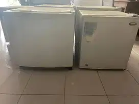 Obral kulkas mini merk toshiba normal beku