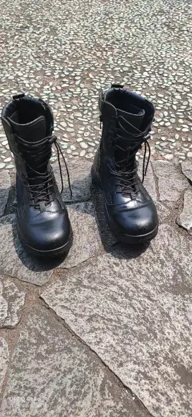 Mau jual aja sepatu PDL jatah asli polri size 42 msh mulus siap pakai