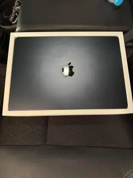 MacBook Air M2 8/256GB Tahun 2023